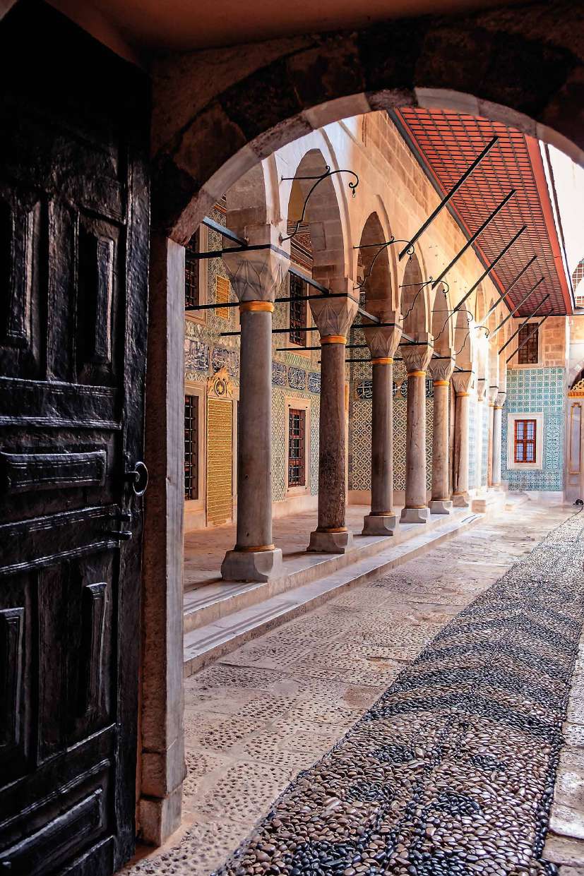 Tarihî saray avlusu